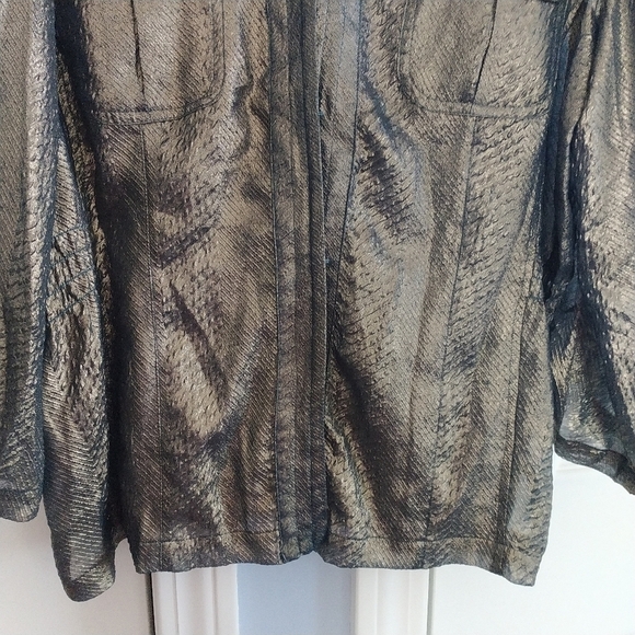 Chico's Eleesa Embossed Shine Copper/Bronze Opalescence  Semi Fitted Top 2 M - Picture 2 of 14